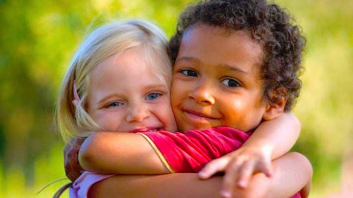 Conseguir-que-su-hijo-deje-de-abrazar-a-todo-el-mundo-686x385